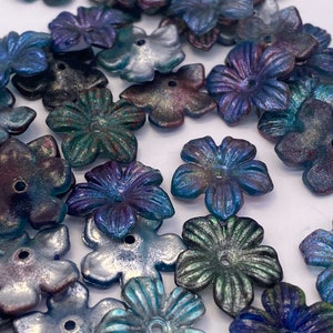 Mixed lot of hand painted flower beads. chrome/blue tones. Acrylic. 15mm (30 pieces per price)