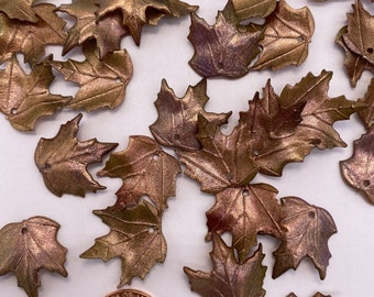 Hand painted maple leaves. Honey Gold. Acrylic 19mm ( 30 pieces per price)