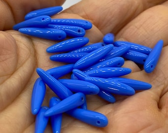 Cuentas de pincho/daga de cristal checo. Azul celeste de 16 mm de longitud (50 piezas por precio)