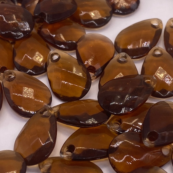 Vintage facetted flat tear drop. Amber brown. Acrylic. 13mm ( 30 pieces per price)