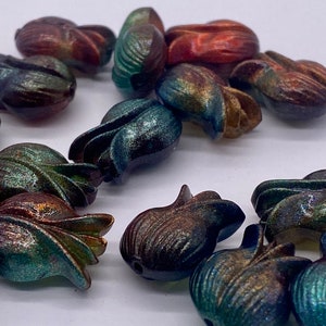 Tulpenknospe Tropfen. Acryl. 16mm ( 24 Stück pro Preis) Multi toned metalic Micropigmente.