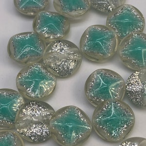 Glittery vintage buttons from Hong Kong.( green ) ( 10 pieces per price )
