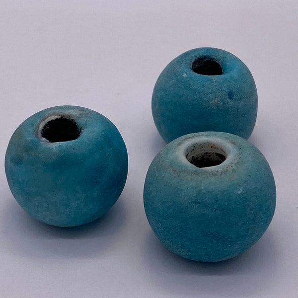 Grandes cuentas de macramé de cerámica texturizada. Azul.  27mm (2 piezas por precio)