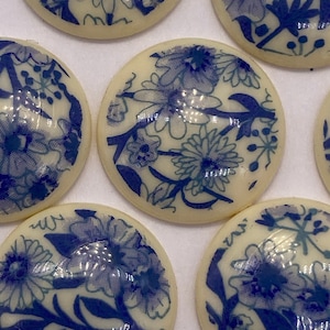 Disco/cabochão floral estampado vintage. Acrílico 18mm. Sem furo.(10 peças por preço)