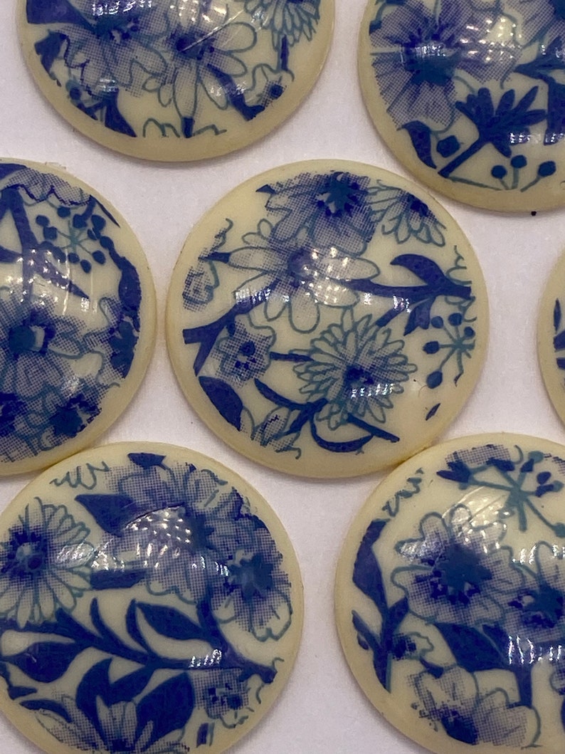 Vintage printed floral disk/cabochon. Acrylic 18mm. No Hole. 10 pieces per price image 1