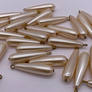 Vintage Tropfenperle mit Kettelstift aus Messing. 27mm (30 Stück pro Preis)