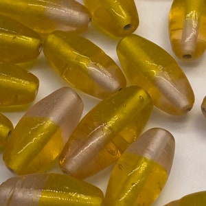 Due perle ovali in vetro trasparente tonico. Champagne Giallo 22mm. (20 pezzi per prezzo)