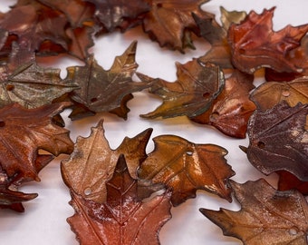Hand painted maple leaves. Orange, Bronze and Green tones. 19mm, Acrylic. (30 pieces per price)
