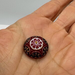 Cabochão vintage com cúpula de vidro pintado à mão da Alemanha (2 peças por preço), 18 mm, cor cranberry.