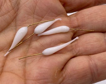 Horn shaped glass drops with fused brass wire/eyepin. Opaque White.  18-20mm ( 30 peices per price)