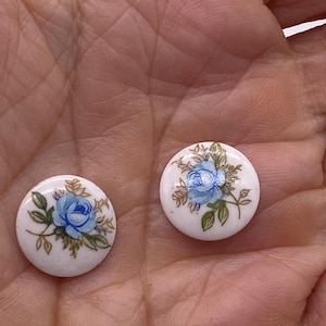 Cabochão de vidro japonês vintage com motivo de rosa azul. 13 mm (10 peças por preço)