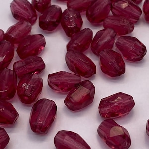 Perla di vetro sfaccettata color rubino vintage. 10mm (30 pezzi per prezzo)