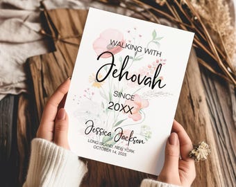 Tarjeta de felicitación imprimible personalizada "Caminando con Jehová desde entonces" para el bautismo de los testigos de Jehová, con flores de primavera y plantilla de sobre adicional.