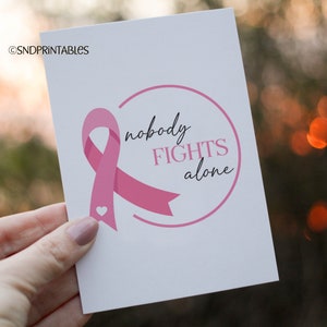 Noeme Fights Alone Pink Ribbon druckbare Grußkarte für Brustkrebs - 13 x 21 cm mit Bonus Umschlag Vorlage