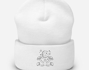 Gorro com punhos em formato de cogumelos e lua