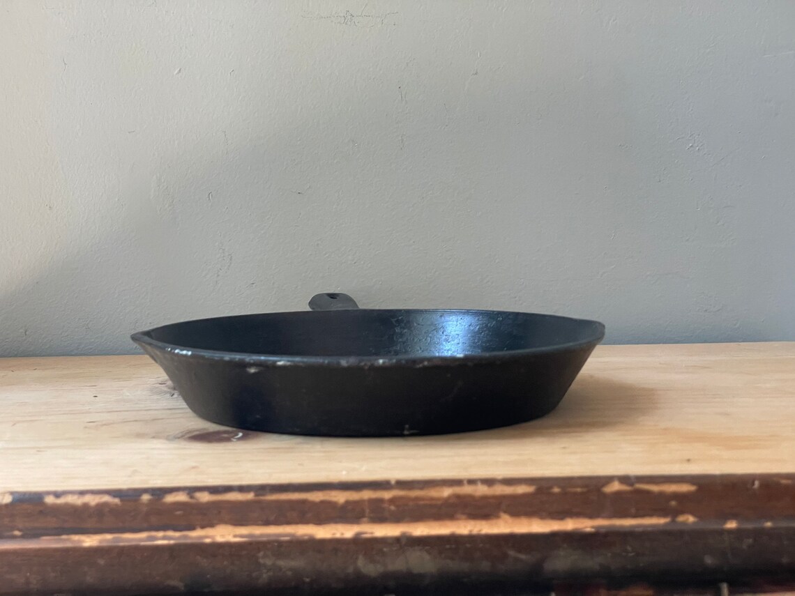Cast Iron 8 Vintage Skillet Made in Taiwan/Vintage Cookware Etsy