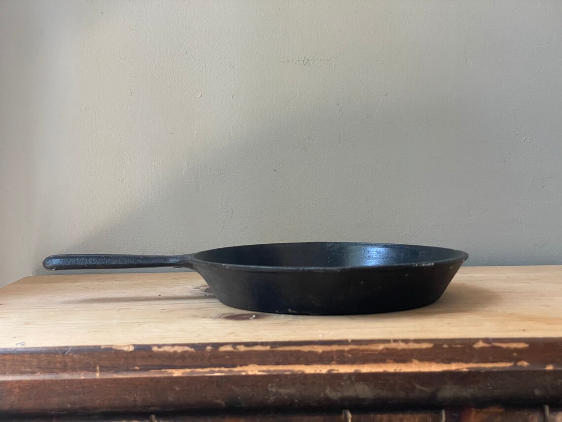 Cast Iron 8 Vintage Skillet Made in Taiwan/Vintage Cookware Etsy