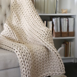 Chunky Knit Throw Blanket – Soft Handwoven Blanket 40x50 | Cozy Home Decor Throw | Knit Sofa Blanket | Handmade Gift for Her or Home