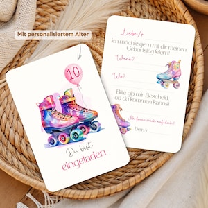 Puede incluir: Dos tarjetas de invitación blancas con ilustraciones de acuarela de patines. Una tarjeta tiene un globo rosa con el número 10. El texto en las tarjetas incluye "Estás invitado" y secciones para rellenar.