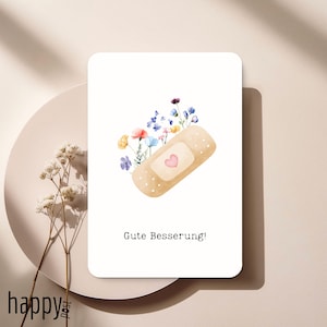 Op de afbeelding: Een set van drie keramische mokken met een gespikkelde, matte afwerking. De mokken zijn in de kleuren crème, lichtgrijs en donkergrijs. Elke mok heeft een eenvoudig, minimalistisch ontwerp en een afgeronde handgreep.