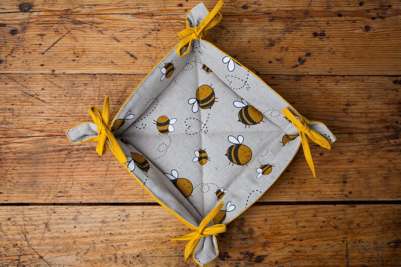 Linen basket with a bees design, Organic food storage, Cloth bread basket, Farm house kitchen, Christmas gift for women, Gift for beekeeper image 2