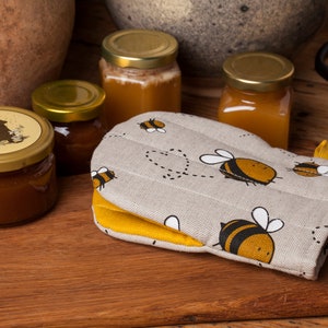 Kitchen glove, Bees design, Country house kitchen, Gift for woman, Housewarming gift, Christmas gift, Gift for beekeeper