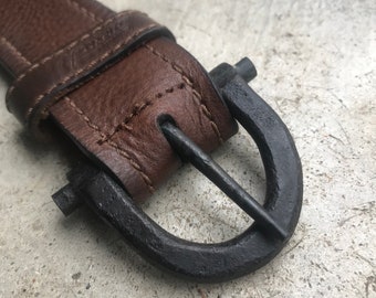 Boucle de ceinture en fer faite à la main