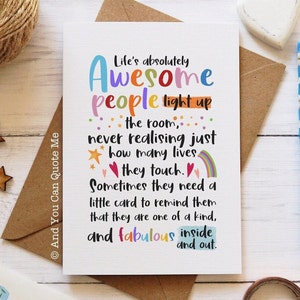 Puede incluir: Una tarjeta de felicitaci&oacute;n blanca con texto colorido que dice: Life's absolutely Awesome people light up the room, never realising just how many lives they touch. Sometimes they need a little card to remind them that they are one of a kind, and fabulous inside and out.