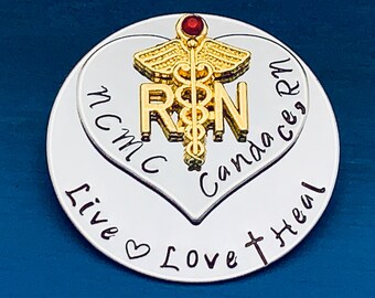 Épinglette personnalisée pour IA / Cadeau Rn / bsn / Infirmières / Cadeau d’étudiant en soins infirmiers / Cérémonie d’épinglage infirmier / Épinglette d’INFIRMIÈRE / Cadeau d’infirmière / Diplômée en soins infirmiers