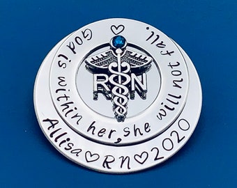 Pin personalizado para RN / Rn Gift / bsn / Nurses / Nursing Student Gift / Nursing Pinning Ceremony / RN pin / Nurse Gift / Nursing Graduate
