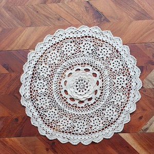 Vintage Crochet Doily - cream round doily