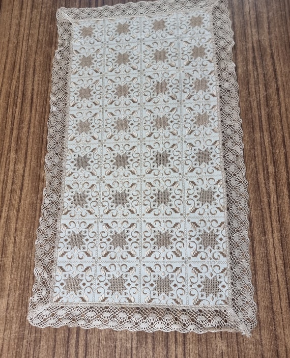 刺繍入りレ−スべ−ジュテーブルランナービンテージ ヴィンテージベージュ刺繍レーステーブルランナー - 長方形 50cmx90cm