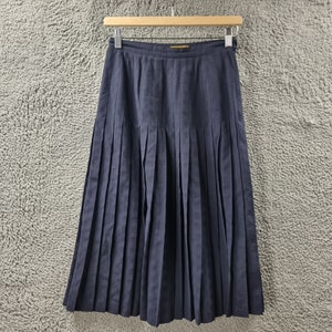 Navy blue top rose skirt