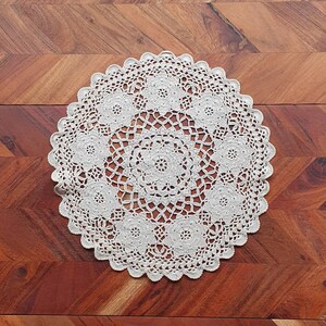 Vintage Crochet Doily - cream round doily