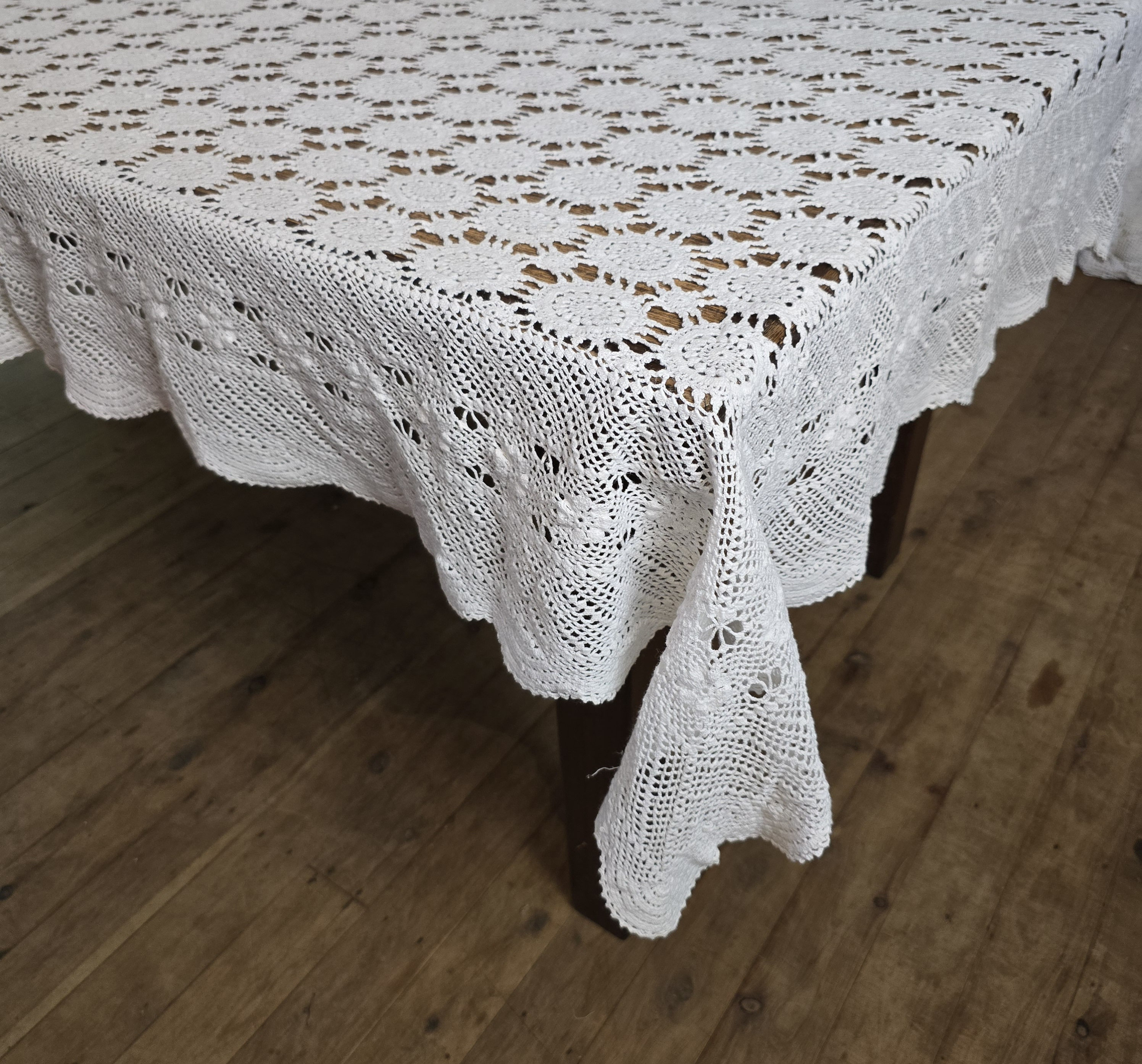 刺繍入りホワイトテーブルロングクロスビンテージハンドメイド 刺繍入りホワイトテーブルロングクロスビンテージハンドメイド