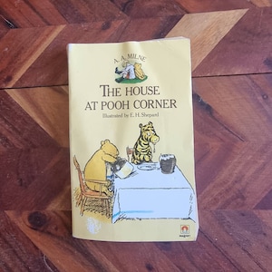 Vintage Childrens Books - The House At Pooh Corner - A.A.Milne - 1979 Soft Cover Edition