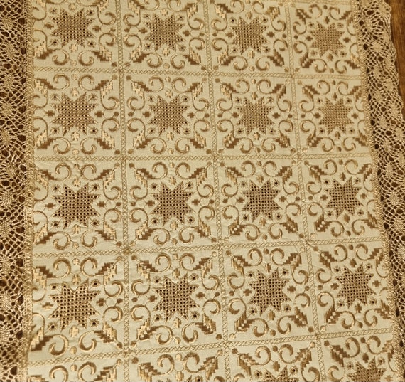 ヴィンテージベージュ刺繍レーステーブルランナー - 長方形 50cmx90cm