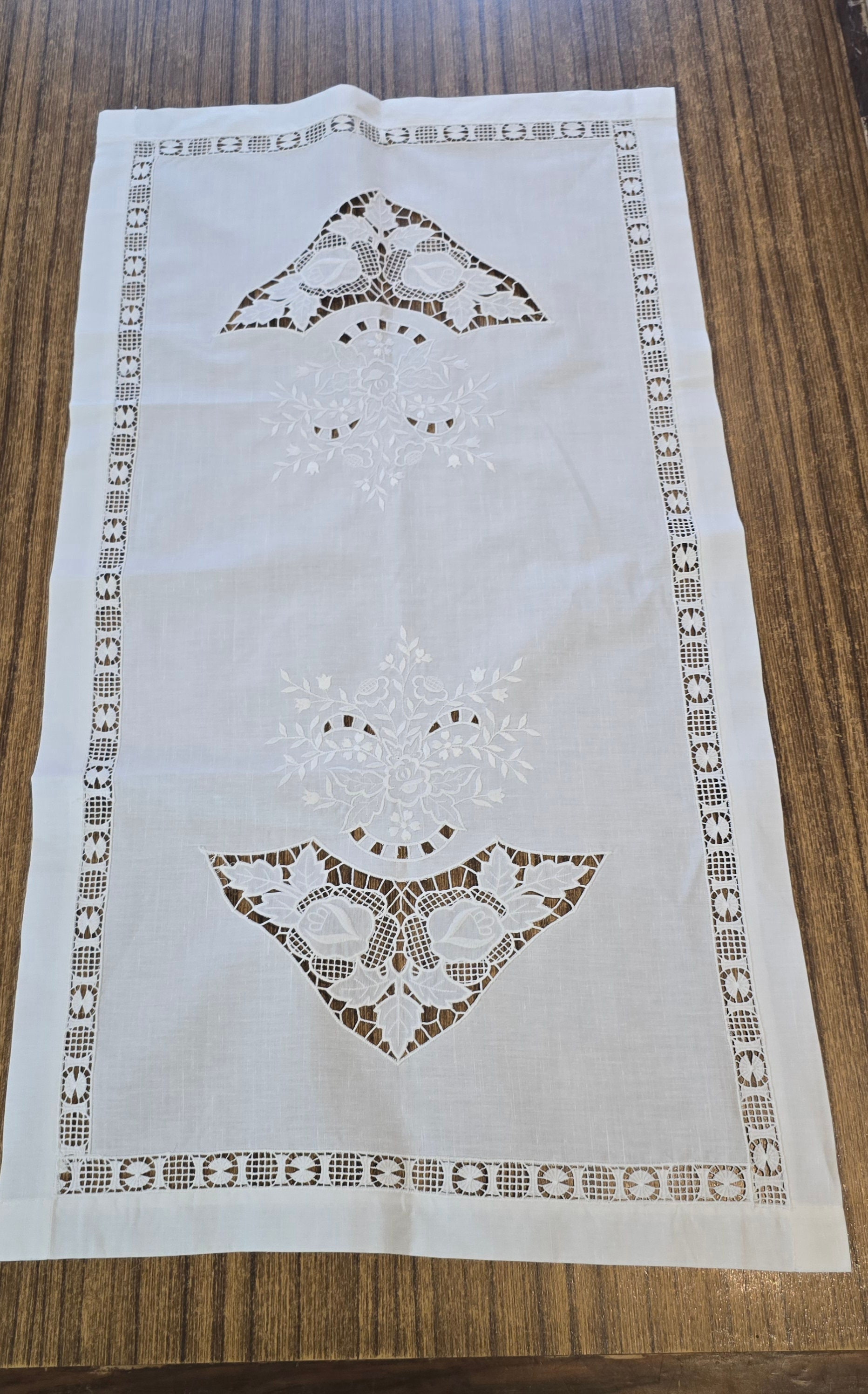 ヴィンテージホワイトコットン刺繍レーステーブルランナーセンター