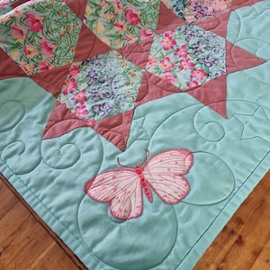 Belle courtepointe appliquée / patchwork faite à la main - Coton Rose / Bleu Coloré - 130cm x 130cm