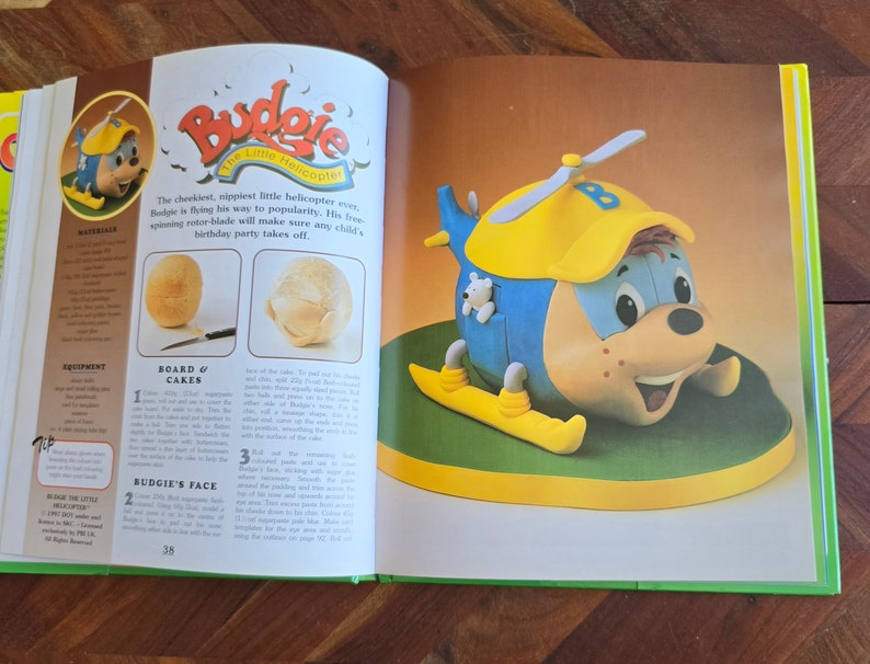 Vintage Cook Book - Favourite Character Cakes - Debbie Brown - 1997 ...