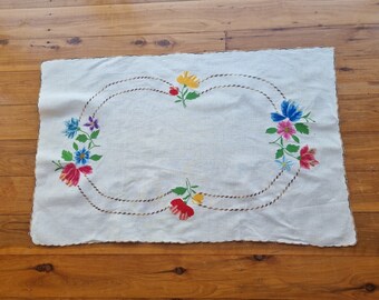 Camino de mesa vintage de lino crudo bordado a mano - 68 cm x 44 cm