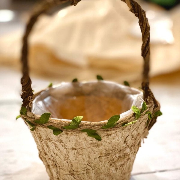 Flower girl basket with vine