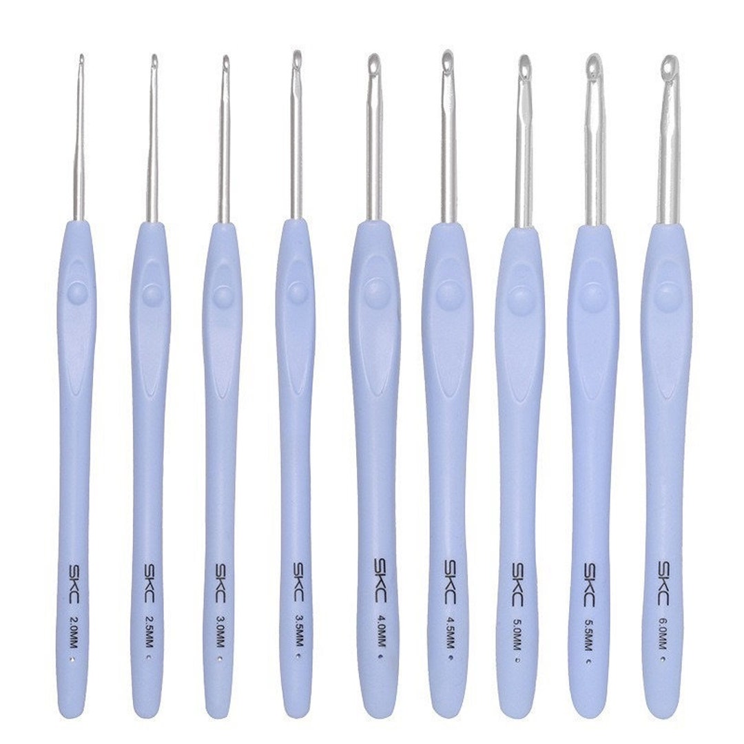 The Quilted Bear Crochet Hook Set - Premium Soft Grip Floral Crochet Hooks  with Polymer Clay Handle 12 Hook Kit (2mm, 2.5mm, 3mm, 3.5mm, 4mm, 4.5mm