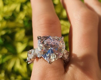 2 Carat Heart Shaped Cubic Zircon Simulated Diamond Solitaire Style Wedding Enagement Anniversary Ring