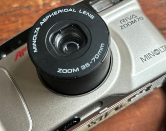RIVA ZOOM 70 Autofocus Minolta point and shoot camera. 35-70mm zoom!