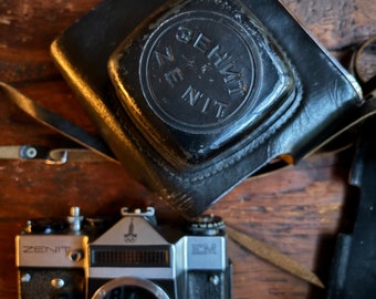 Vintage 8mm movie camera Revere Eight Magazine Cine Eight Vintage 8mm movie camera Revere Eight Magazine Cine Eight