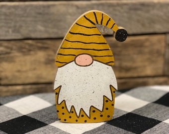 Painted Bee Wooden Gnome: Tiered Tray Summer Decor