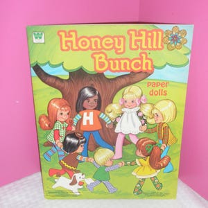Vintage 1977 HONEY HILL BUNCH Paper Doll Book / 7 Paper Dolls and Their Cute Fashion Clothes
