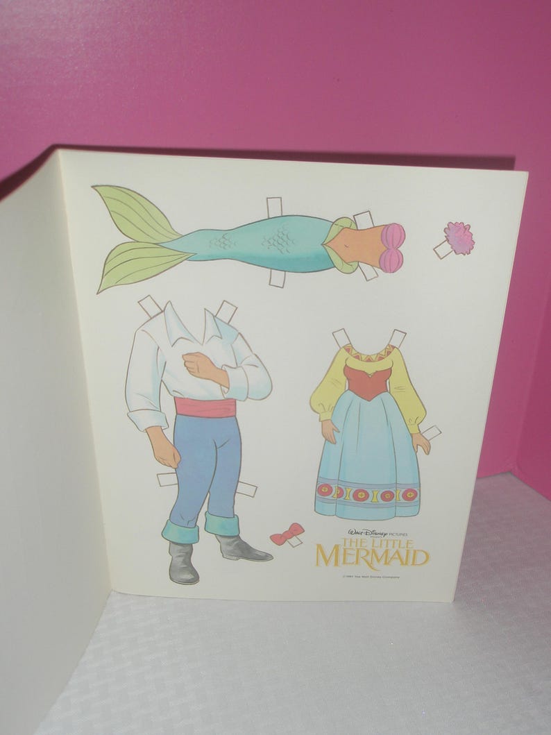 Libro de muñecas de papel de La Sirenita de Disney de 1991 * Ariel * Eric Sebastián * Flounder * Scuttle * Max, el perro pastor inglés de Eric imagen 4