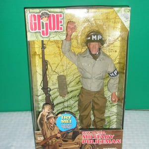 Vintage 1999 Hasbro Inc. W.W.ll E.T.O. Military Policeman / 1/6 Scale Fully Posable GI Joe Action Figure
